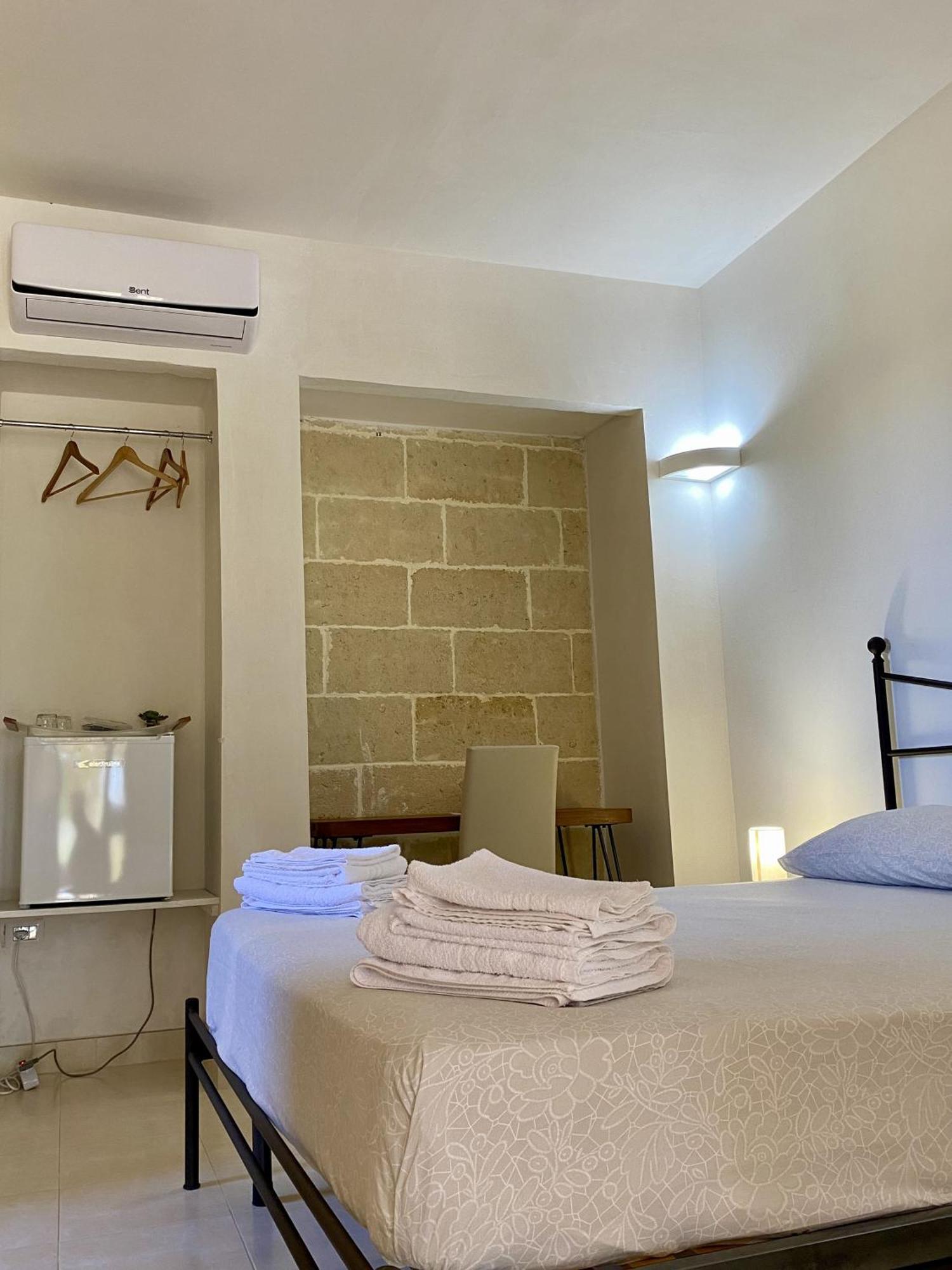Le Stanze Di Ray - Salento Homes Borgagne Luaran gambar
